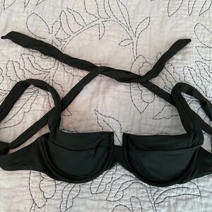 L Space viral bikini black top. Mako